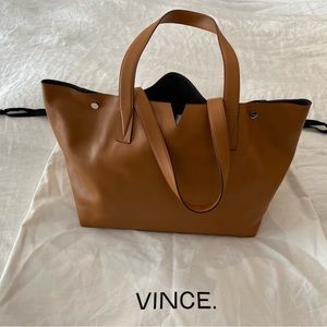 VINCE SIGNATURE V NATURAL LEATHER TOTE